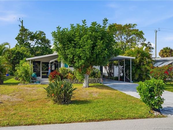 7878 SE Swan Avenue, Hobe Sound, FL 33455