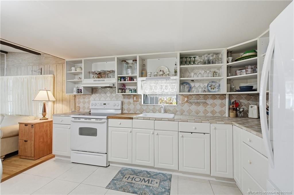 7878 SE Swan Avenue, Hobe Sound, FL 33455 Photo