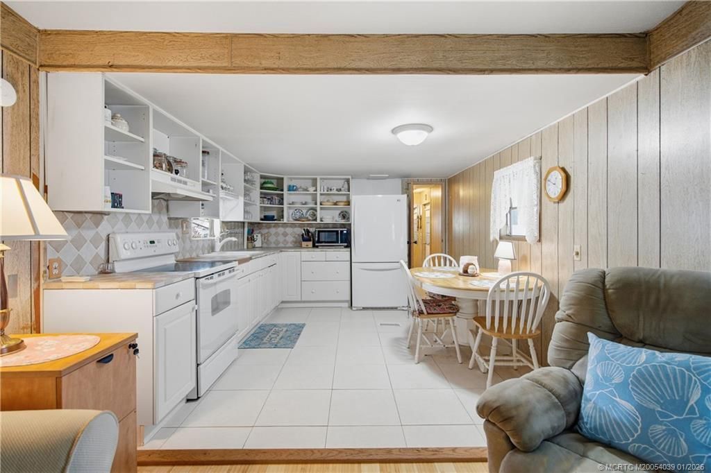 7878 SE Swan Avenue, Hobe Sound, FL 33455 Photo