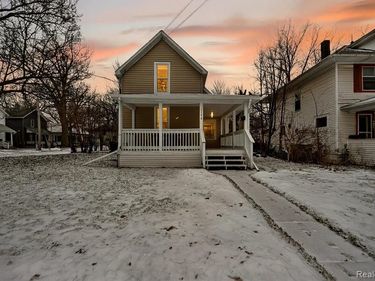 1128 Hickory Street, Lansing, MI 48912