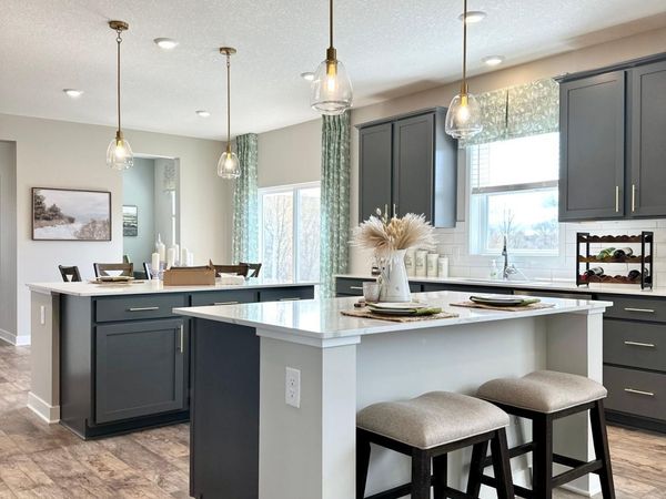 1634 Oak Creek Drive, Chaska, MN 55318