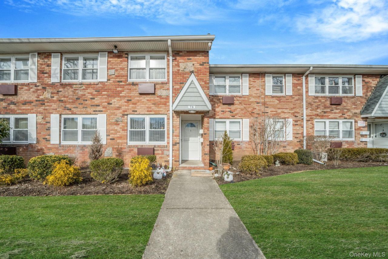 100 Connetquot Avenue, Unit 7, East Islip, NY 11730 Main Photo