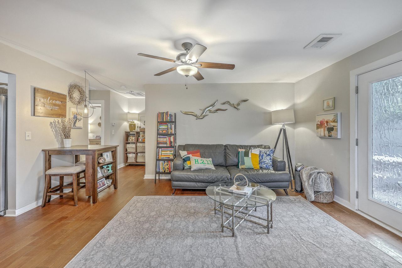 856 Prince John Drive Photo 4