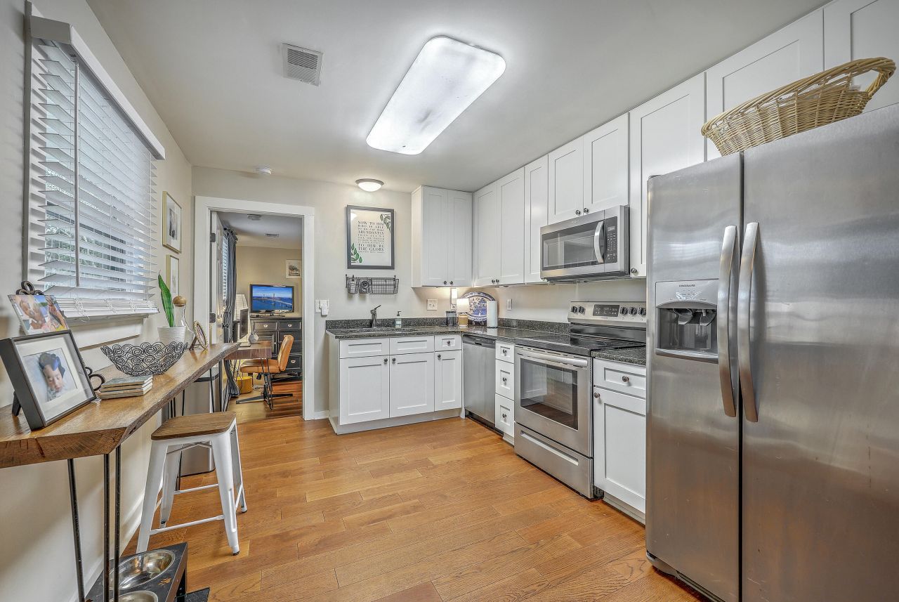 856 Prince John Drive Photo 9