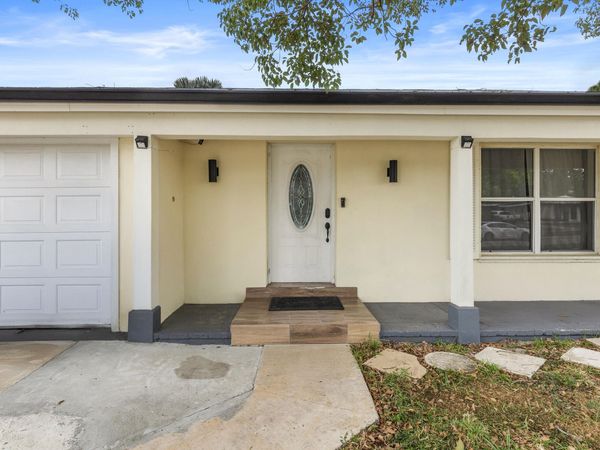 173 SE Placita Court, Port St. Lucie, FL 34983