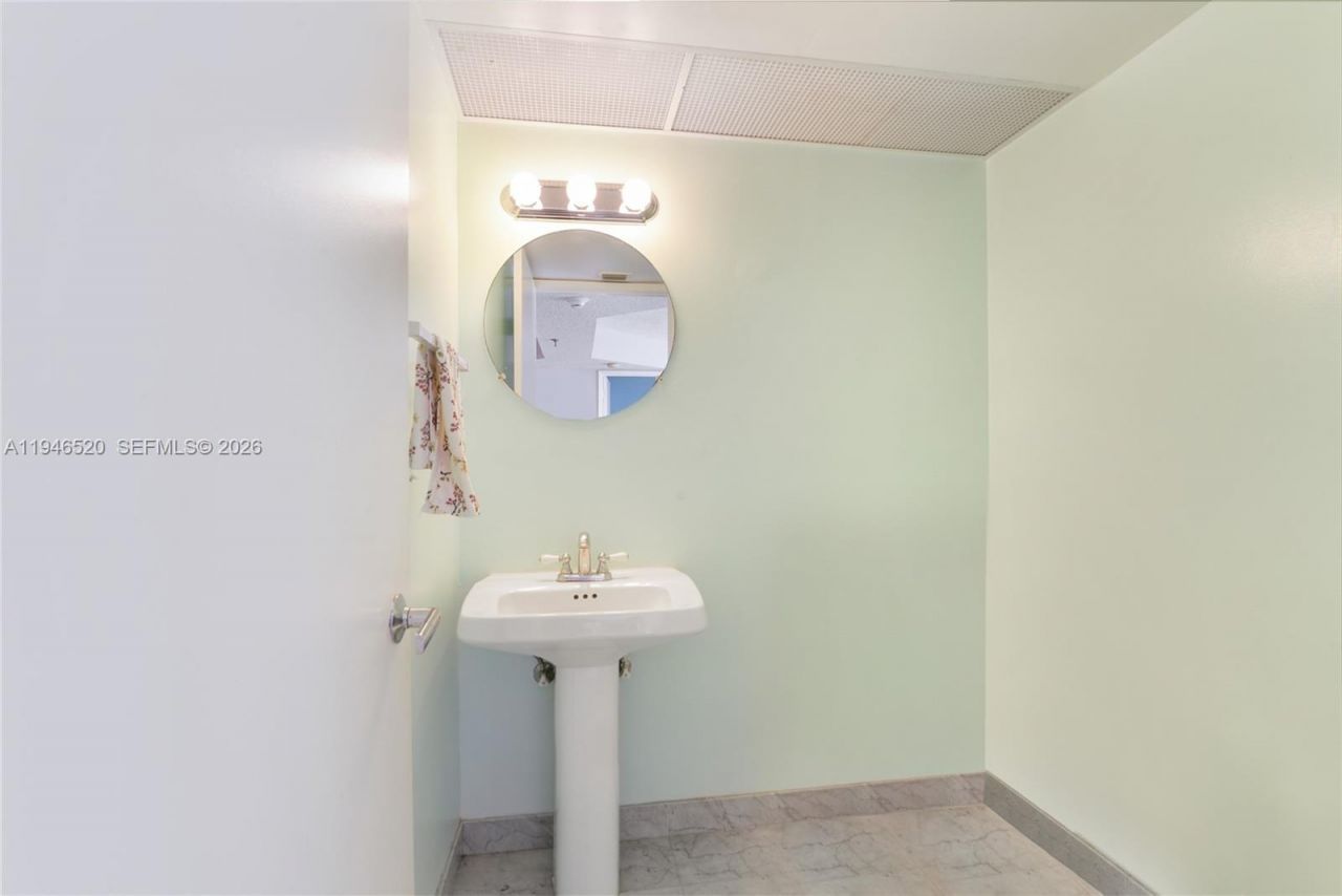 9341 Collins Ave , Unit 903, Surfside, FL 33154 Photo