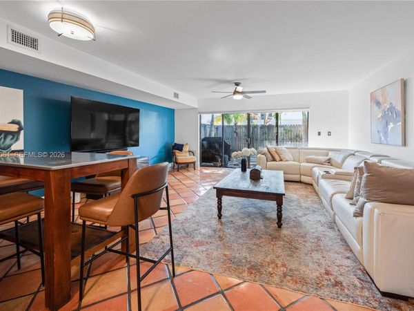 7890 SW 86th St, Unit 10, Miami, FL 33143