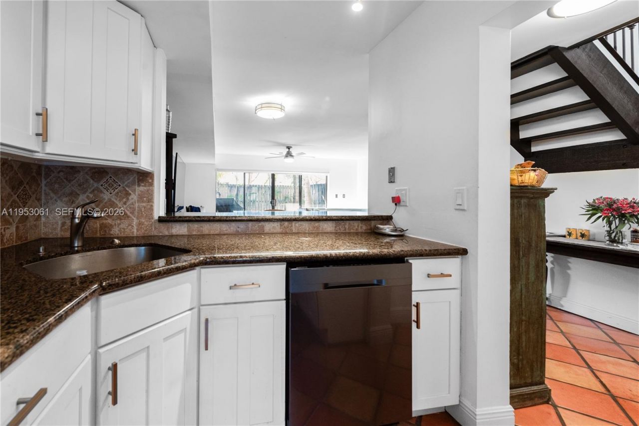 7890 SW 86th St, Unit 10, Miami, FL 33143 Photo