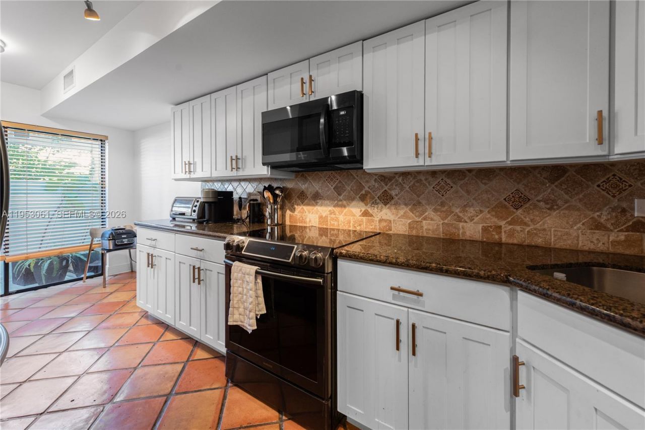 7890 SW 86th St, Unit 10, Miami, FL 33143 Photo