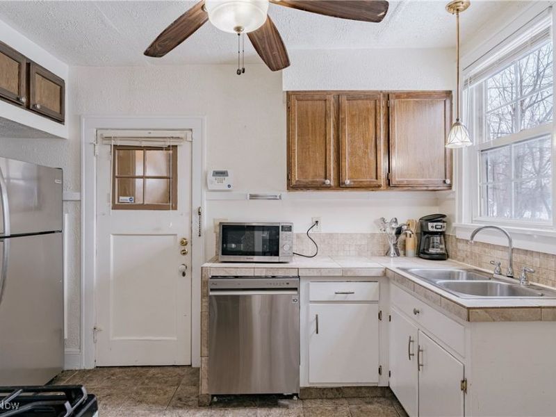 13935 Southington Road, Cleveland, OH 44120 Photo 10