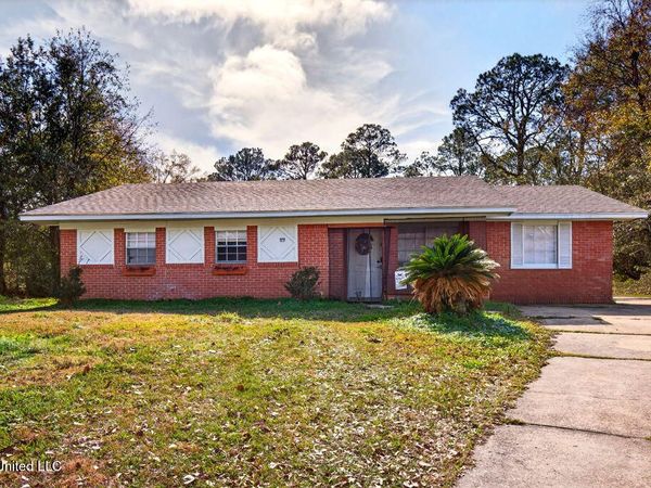 6528 Columbus Circle, Ocean Springs, MS 39564