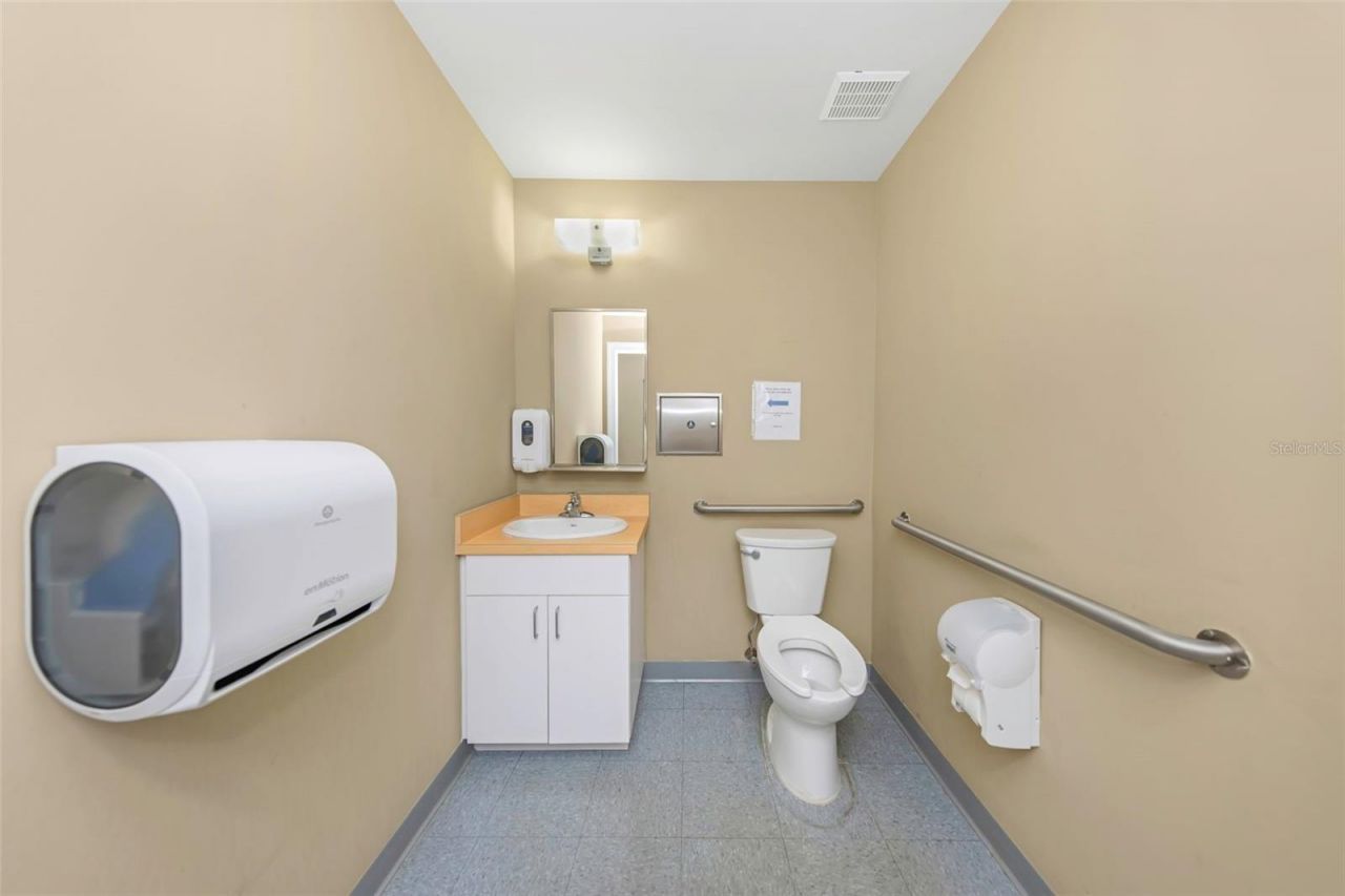 14506 University Point Place, Tampa, FL 33613 Photo