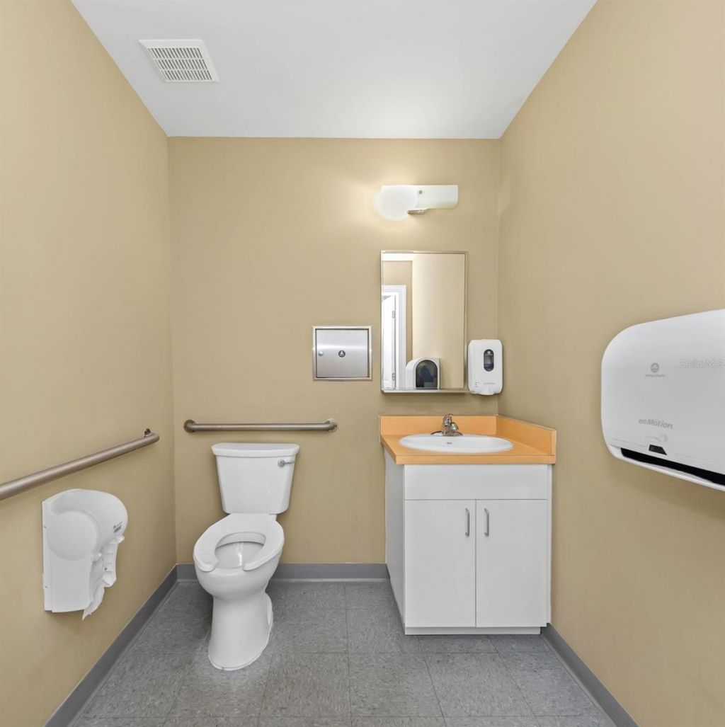 14506 University Point Place, Tampa, FL 33613 Photo