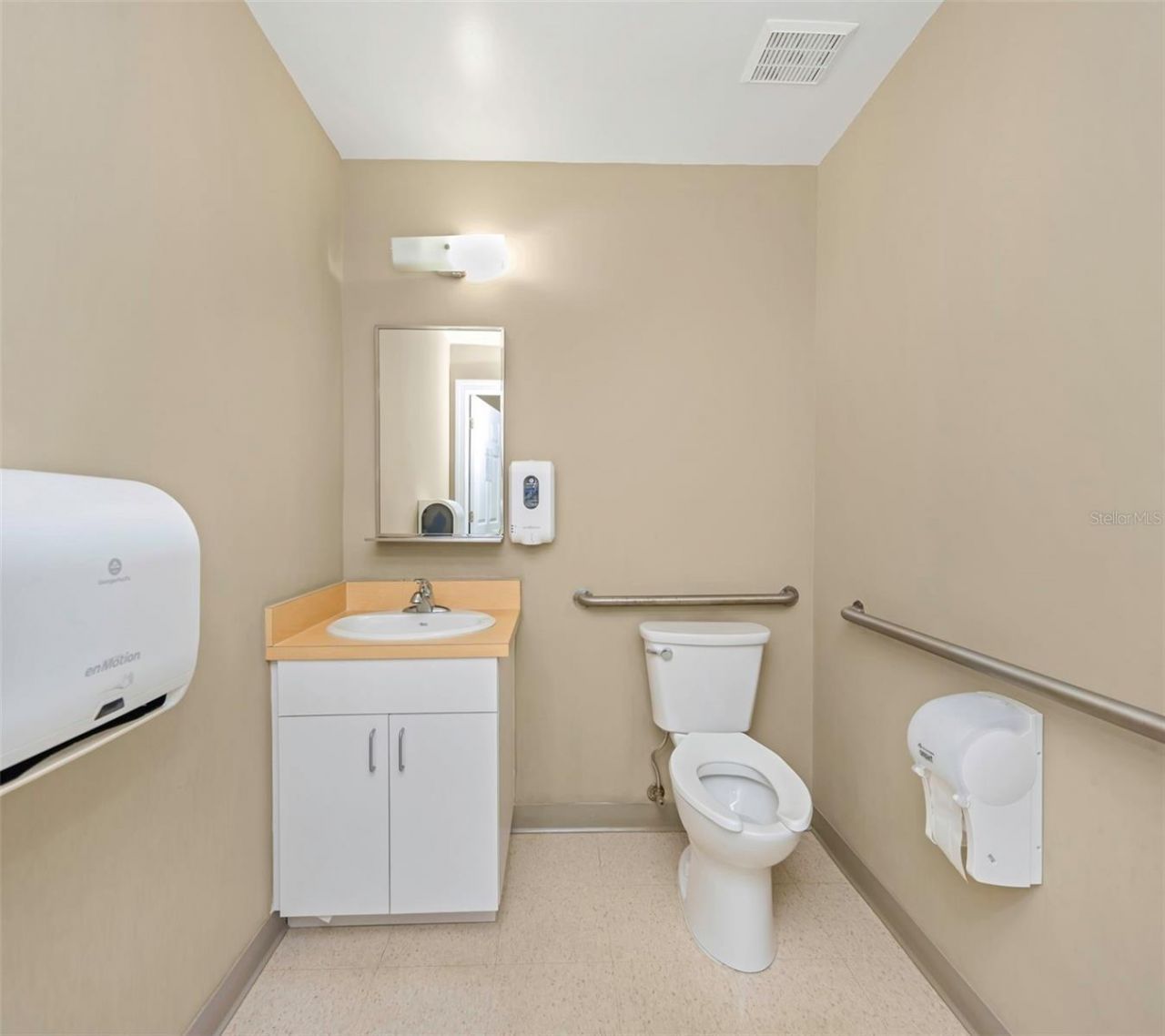 14506 University Point Place, Tampa, FL 33613 Photo