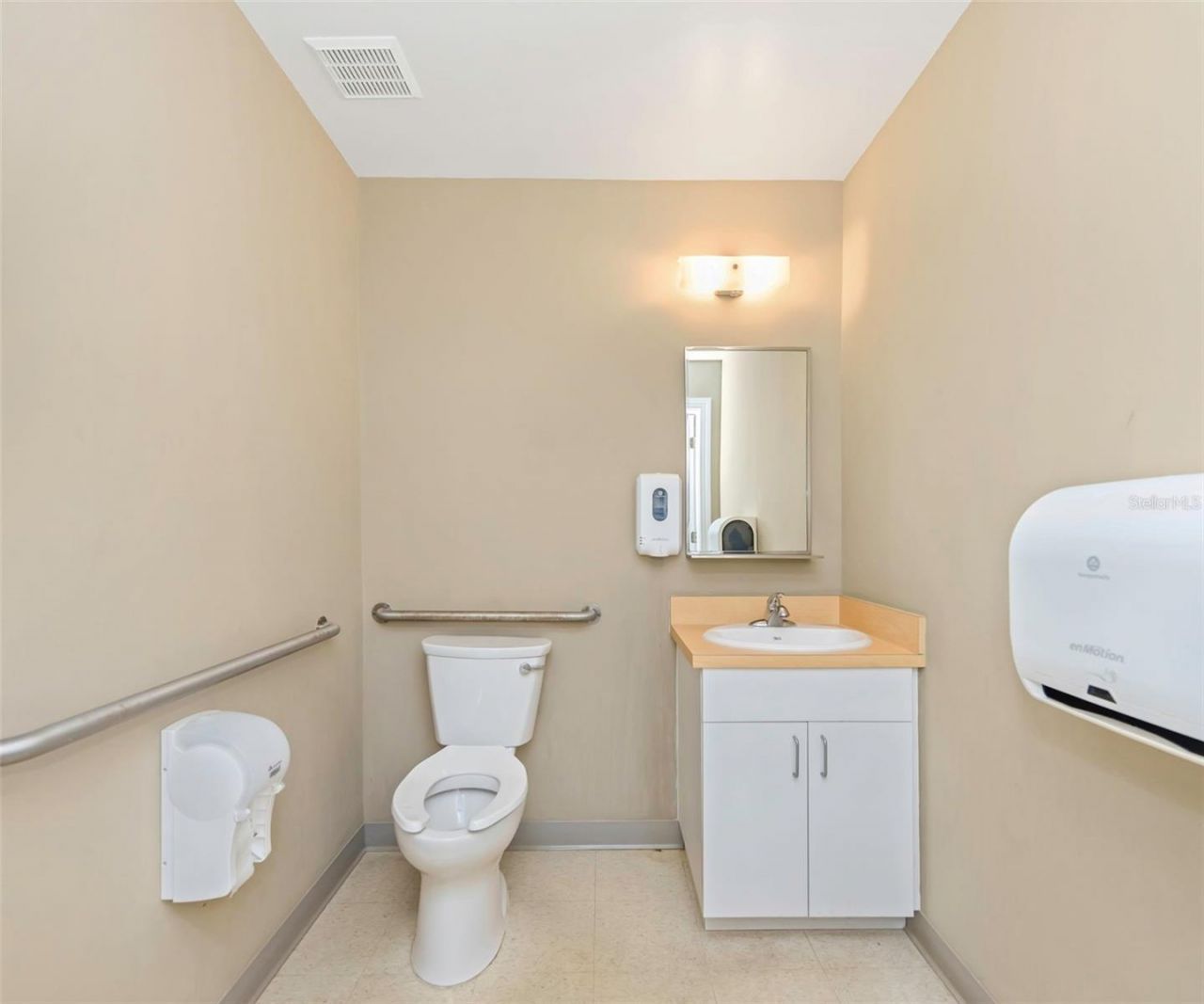 14506 University Point Place, Tampa, FL 33613 Photo