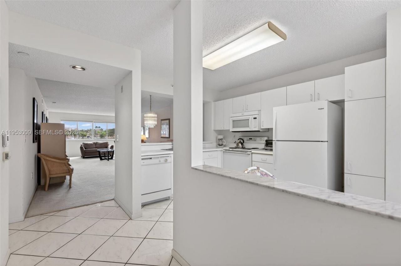 9525 Weldon Cir , Unit H205, Tamarac, FL 33321 Photo