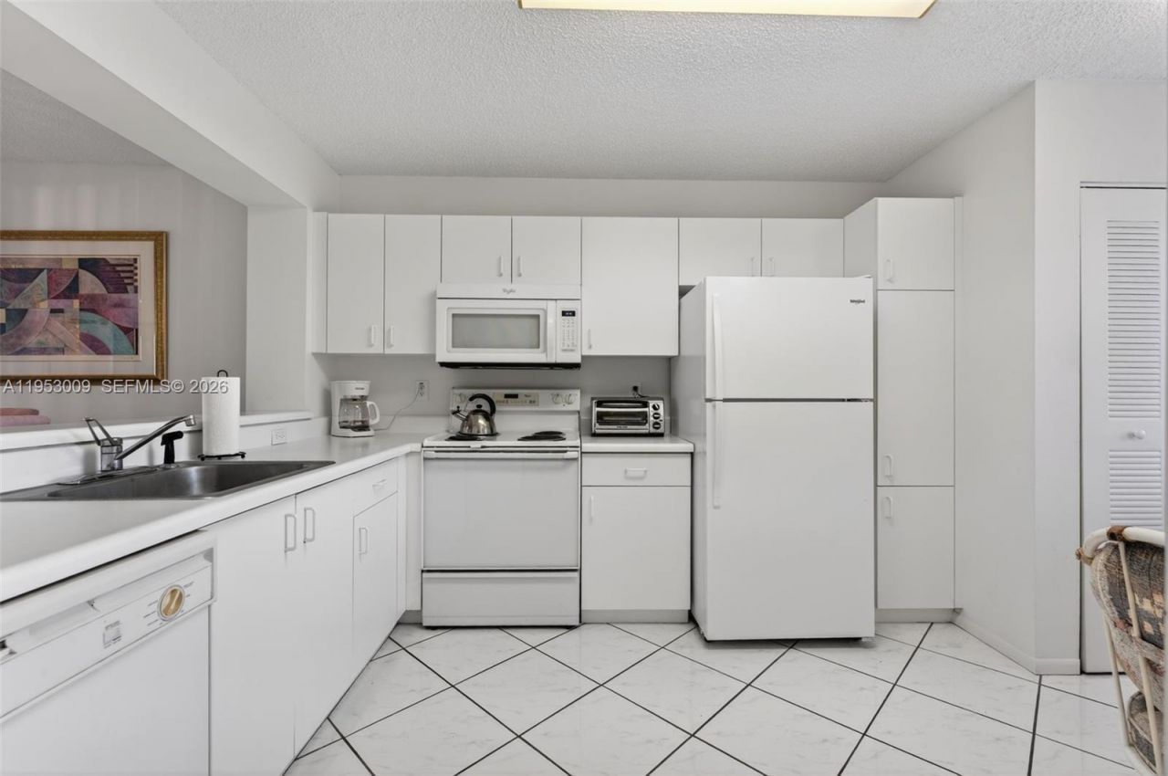 9525 Weldon Cir , Unit H205, Tamarac, FL 33321 Photo