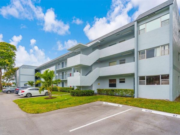 8411 Lagos De Campo Blvd, Unit 110U, Tamarac, FL 33321