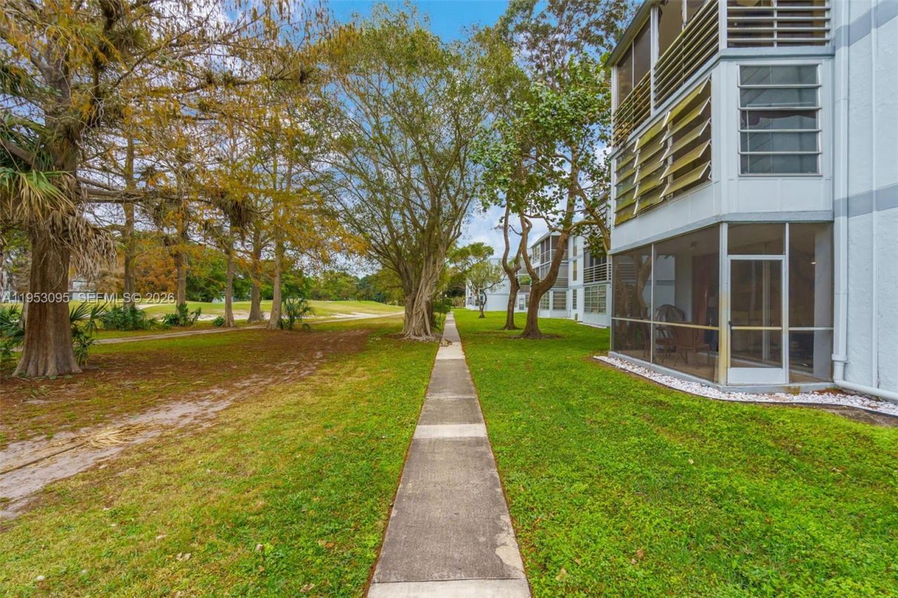 8411 Lagos De Campo Blvd, Unit 110U, Tamarac, FL 33321 Photo