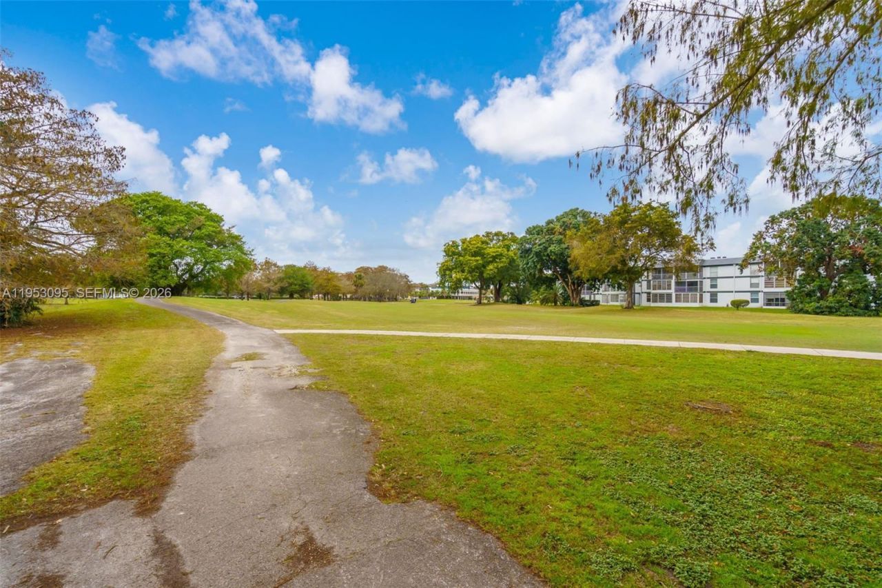 8411 Lagos De Campo Blvd, Unit 110U, Tamarac, FL 33321 Photo