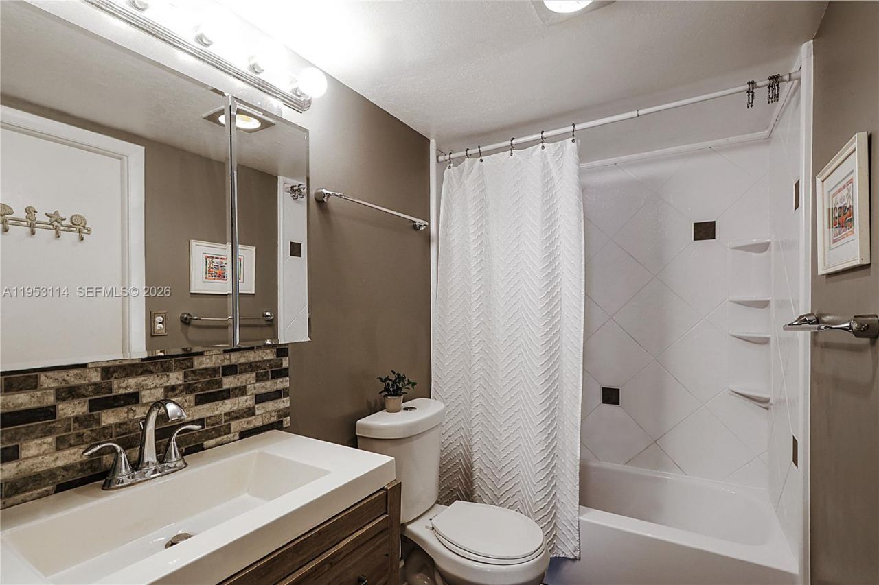 345 Ocean Dr , Unit 714, Miami Beach, FL 33139 Photo