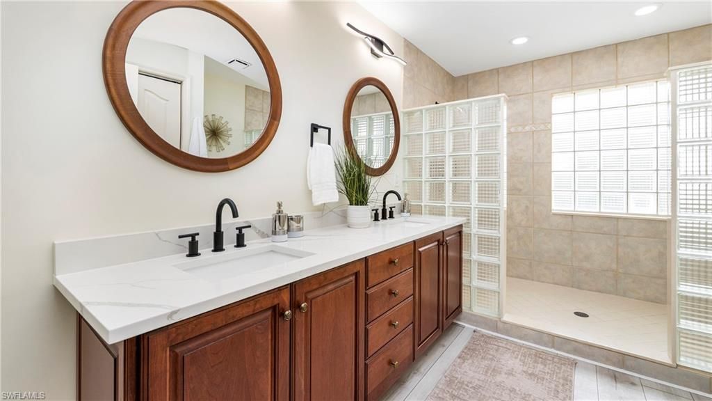 14811 Laguna Dr, Unit 202, Fort Myers, FL 33908 Photo