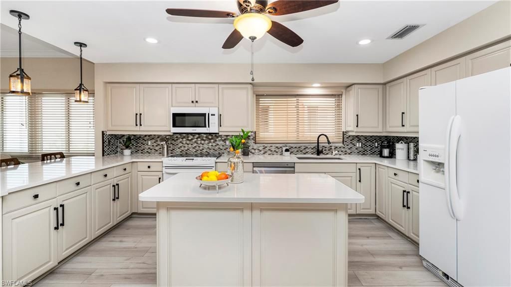 14811 Laguna Dr, Unit 202, Fort Myers, FL 33908 Photo