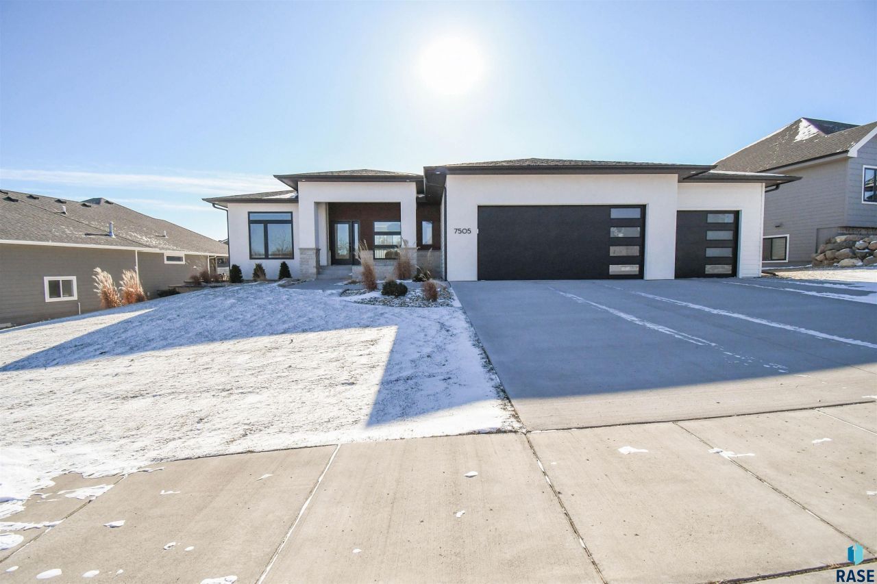 7505 E Donnelly Dr Sioux Falls, SD 57110