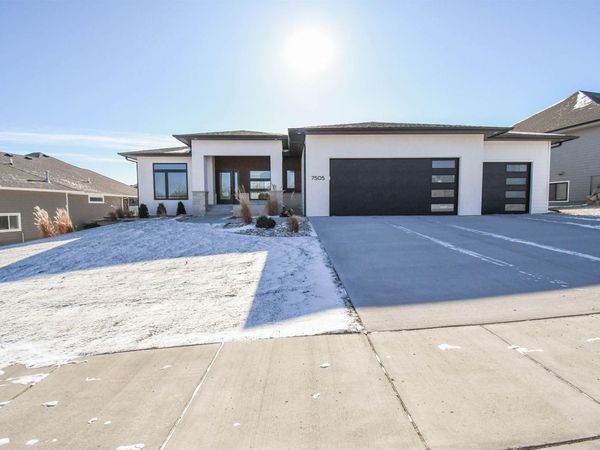 7505 E Donnelly Dr, Sioux Falls, SD 57110