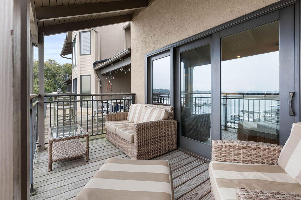 1906 Marsh Oak Lane Photo 23