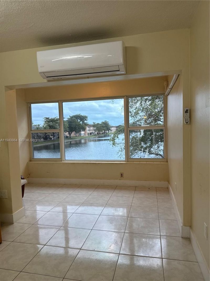 300 NE 191st St , Unit 219, Miami, FL 33179 Photo