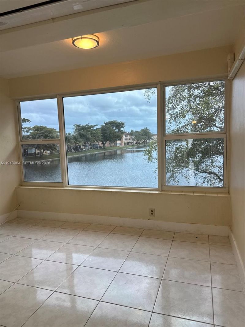 300 NE 191st St , Unit 219, Miami, FL 33179 Photo