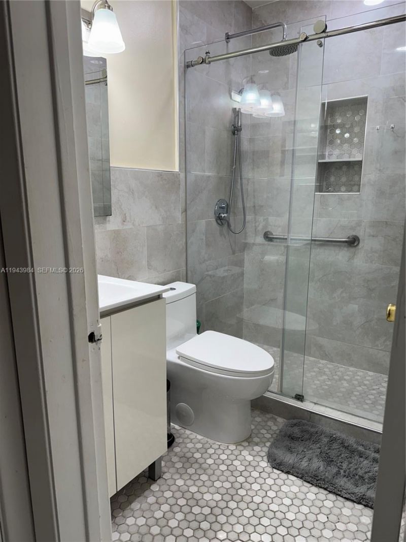 300 NE 191st St , Unit 219, Miami, FL 33179 Photo