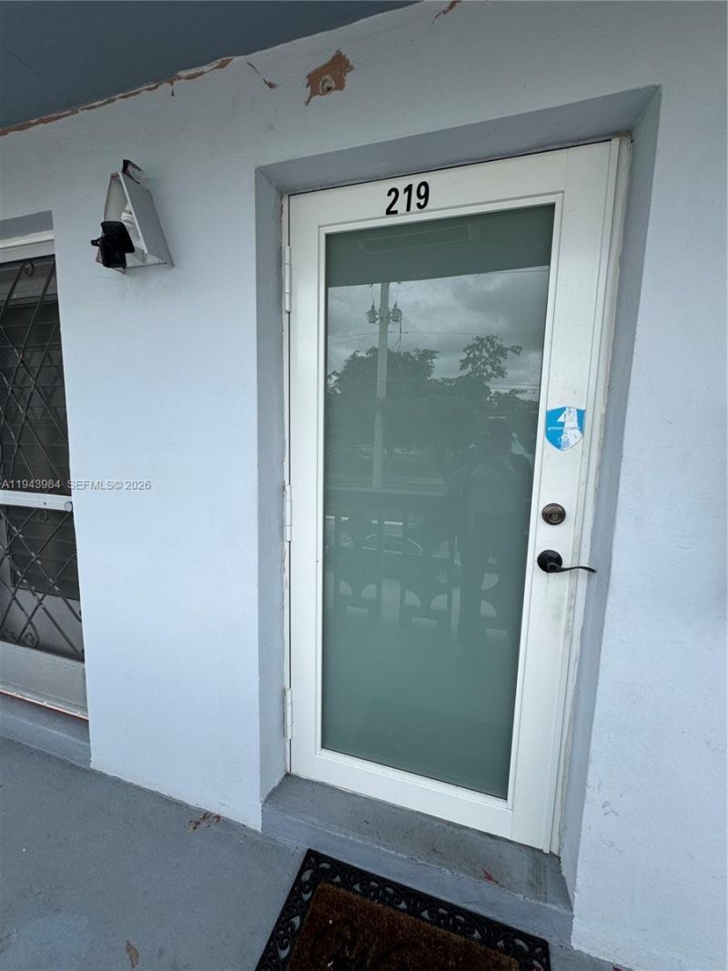 300 NE 191st St , Unit 219, Miami, FL 33179 Photo