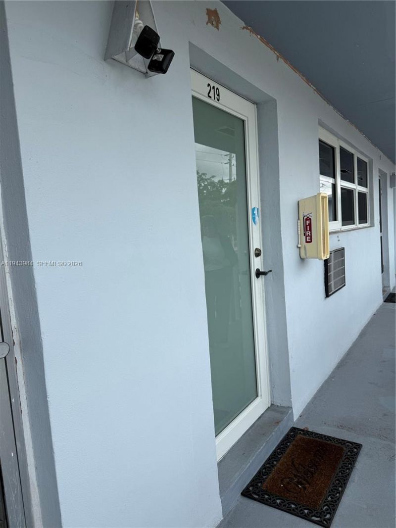 300 NE 191st St , Unit 219, Miami, FL 33179 Photo
