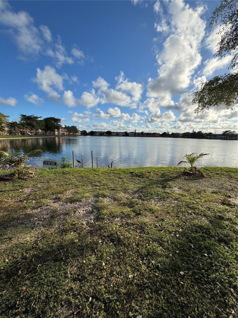 300 NE 191st St , Unit 219, Miami, FL 33179 Photo