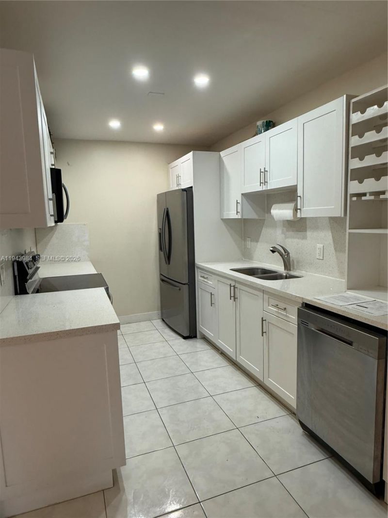 300 NE 191st St , Unit 219, Miami, FL 33179 Photo