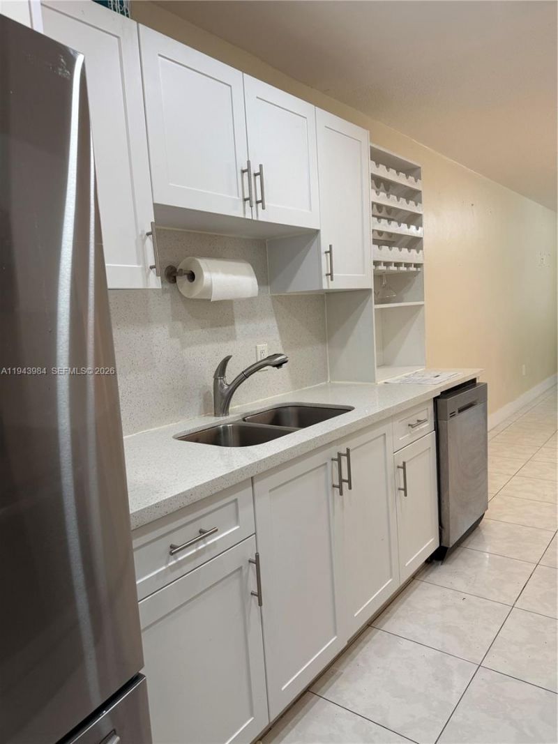 300 NE 191st St , Unit 219, Miami, FL 33179 Photo