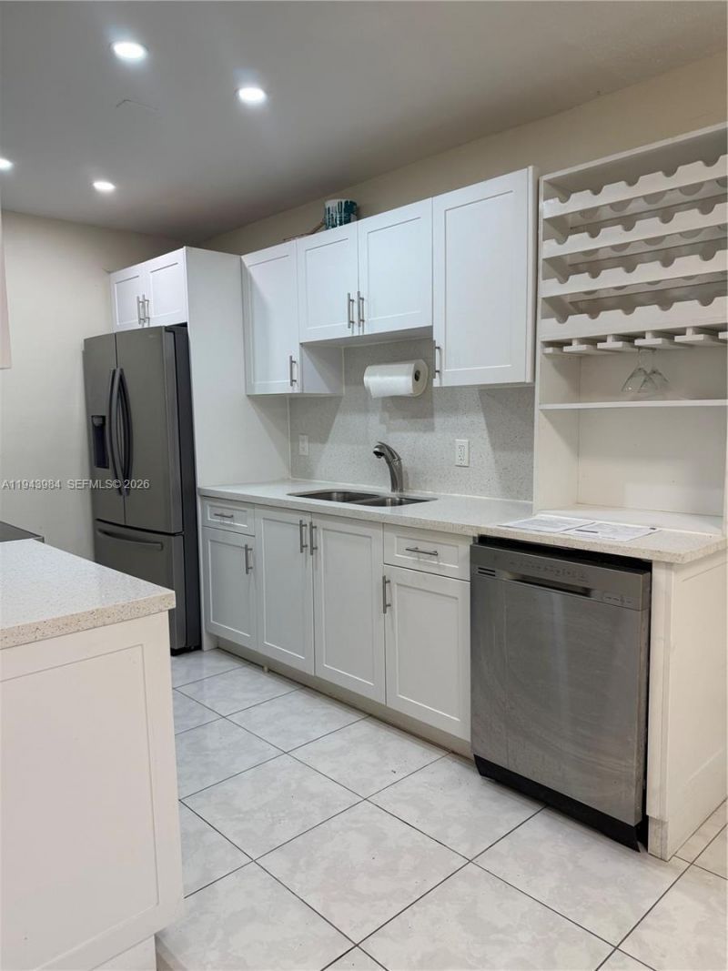 300 NE 191st St , Unit 219, Miami, FL 33179 Photo