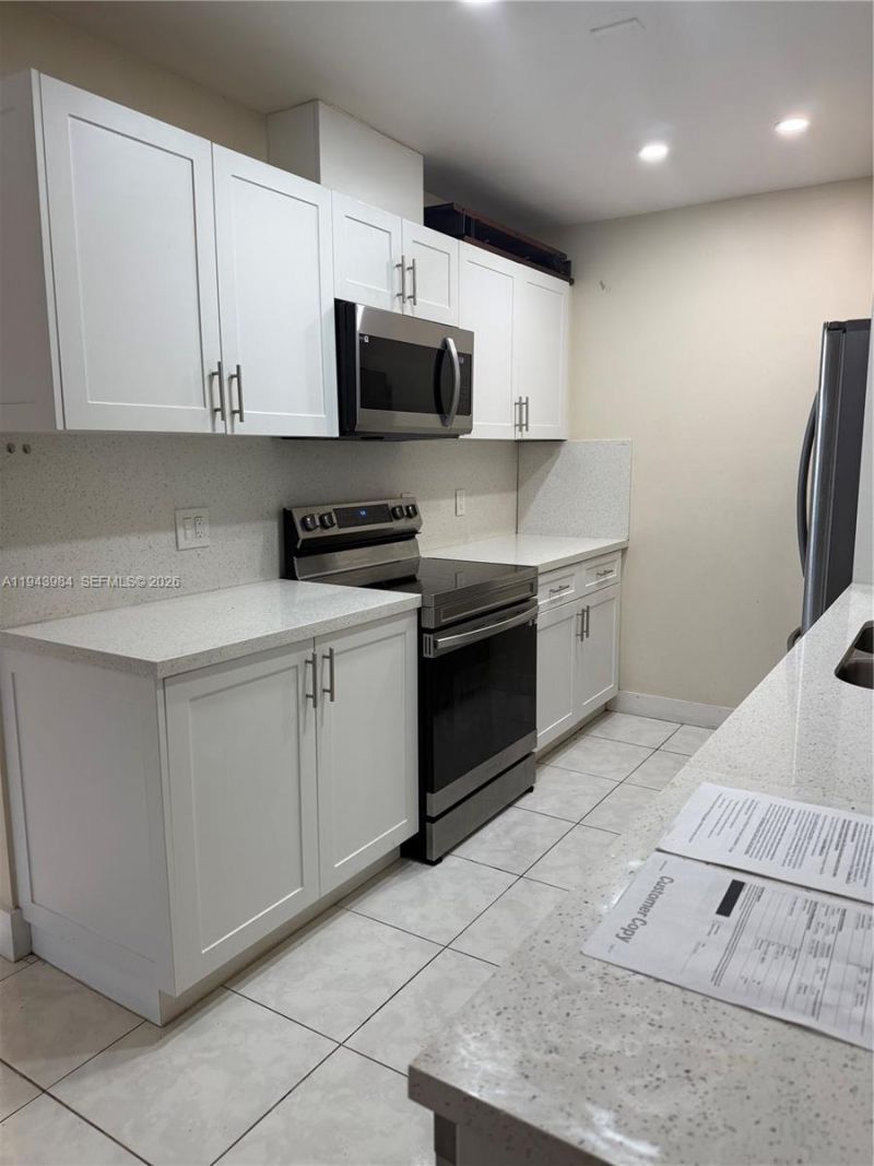 300 NE 191st St , Unit 219, Miami, FL 33179 Photo