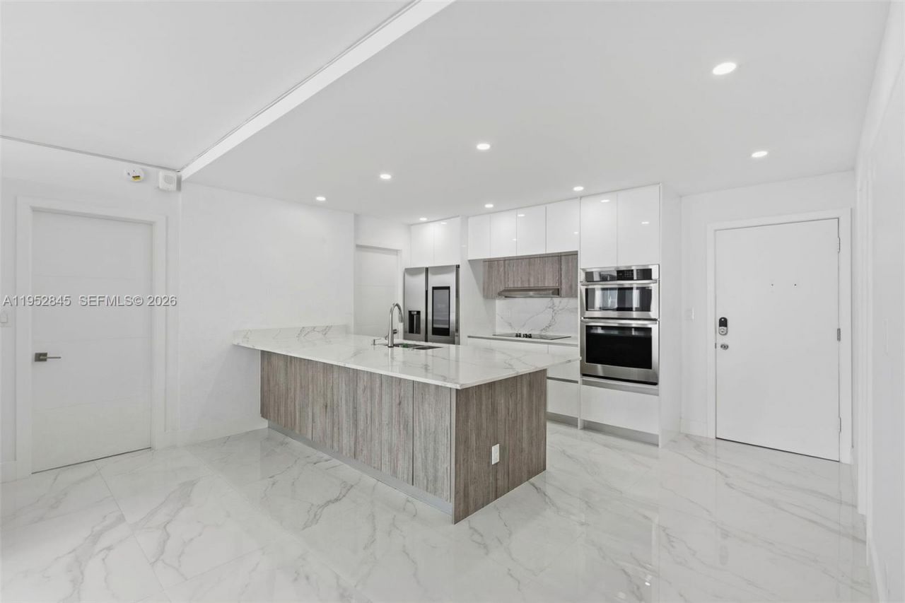 5005 Collins Ave, Unit 415, Miami Beach, FL 33140 Photo