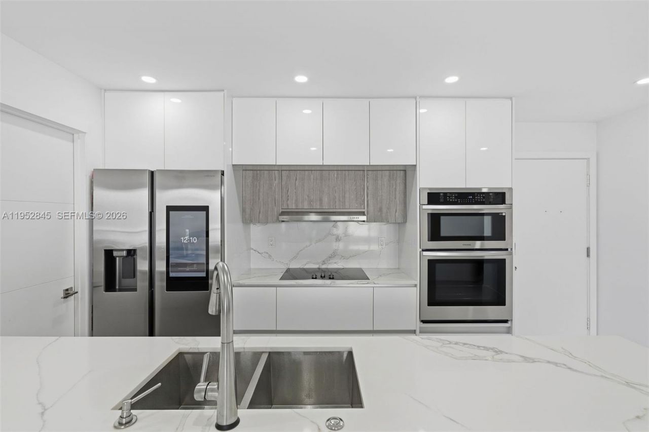 5005 Collins Ave, Unit 415, Miami Beach, FL 33140 Photo