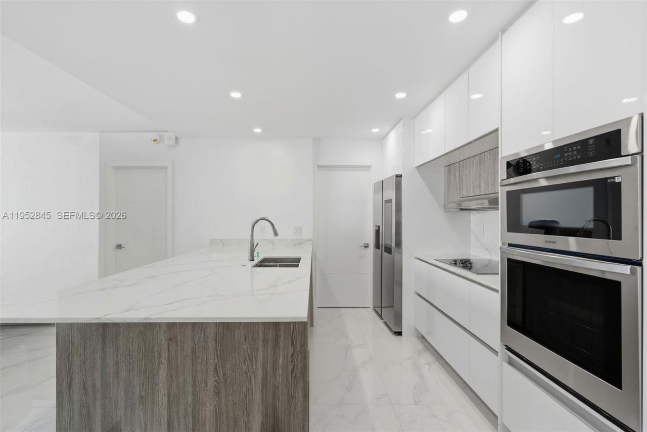 5005 Collins Ave, Unit 415, Miami Beach, FL 33140 Photo