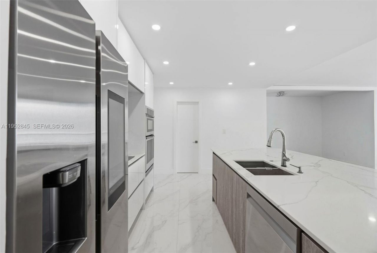 5005 Collins Ave, Unit 415, Miami Beach, FL 33140 Photo