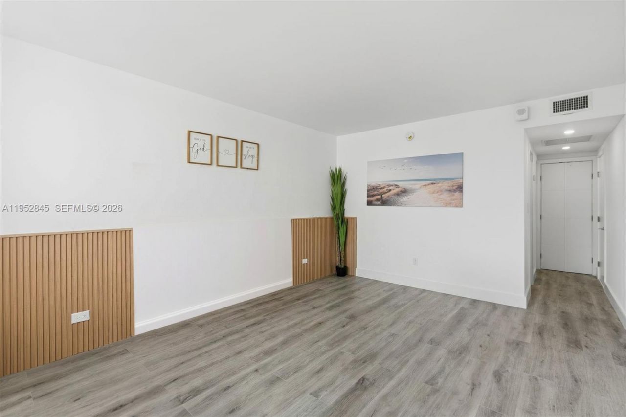 5005 Collins Ave, Unit 415, Miami Beach, FL 33140 Photo