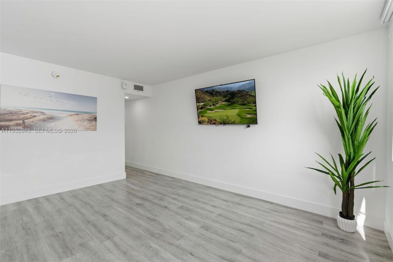 5005 Collins Ave, Unit 415, Miami Beach, FL 33140 Photo