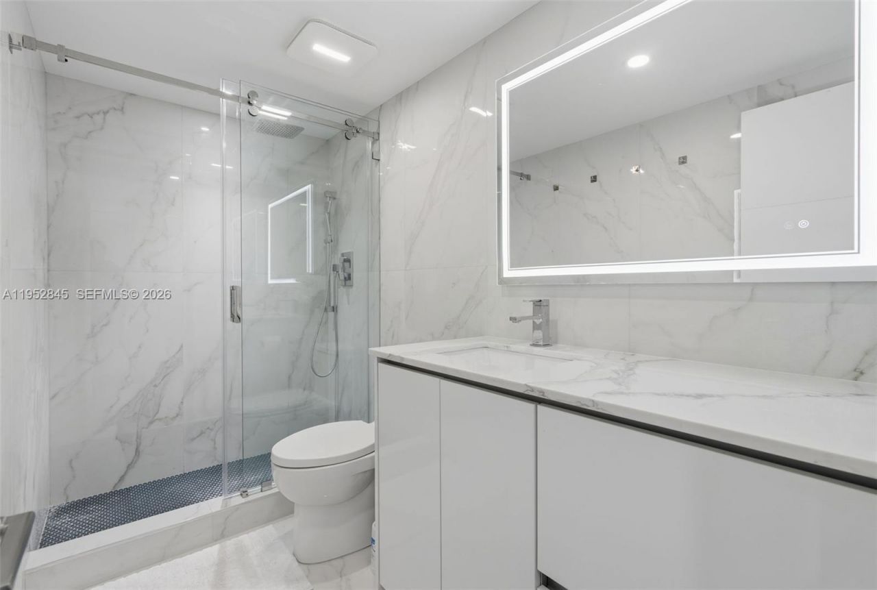 5005 Collins Ave, Unit 415, Miami Beach, FL 33140 Photo