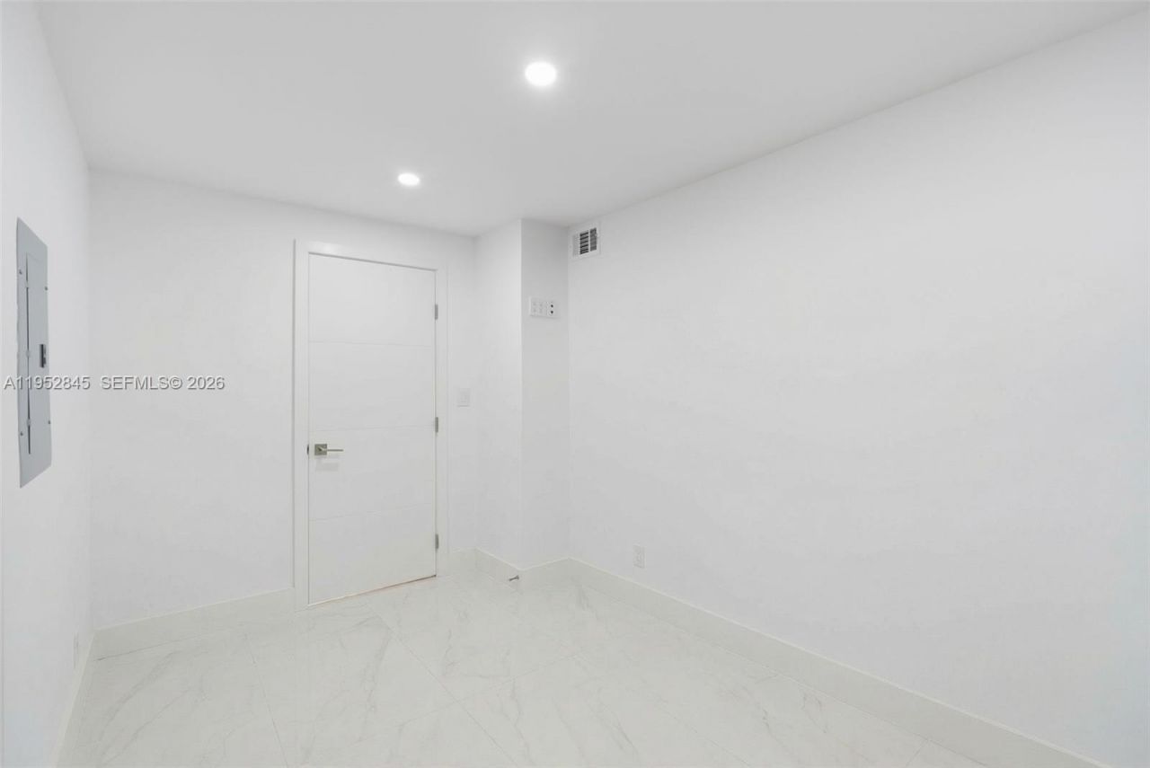 5005 Collins Ave, Unit 415, Miami Beach, FL 33140 Photo