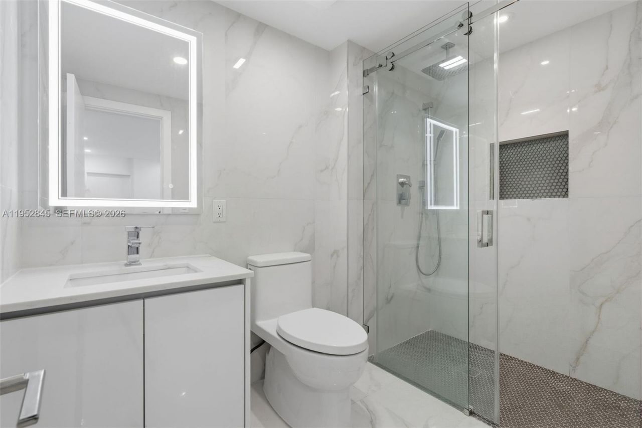 5005 Collins Ave, Unit 415, Miami Beach, FL 33140 Photo