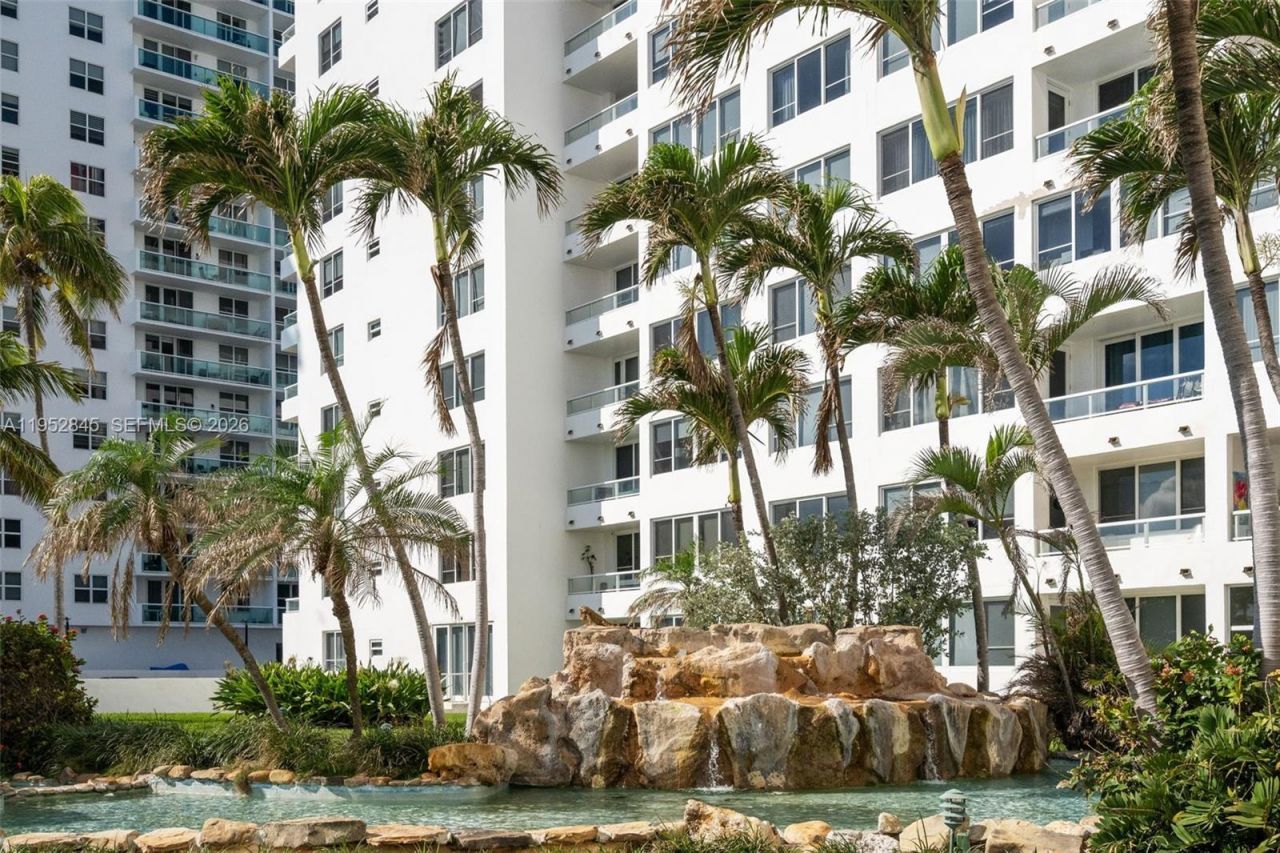 5005 Collins Ave, Unit 415, Miami Beach, FL 33140 Photo